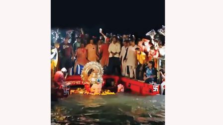 ગઈ કાલે રાત્રે વિદાય લેતા લાલબાગચા રાજા