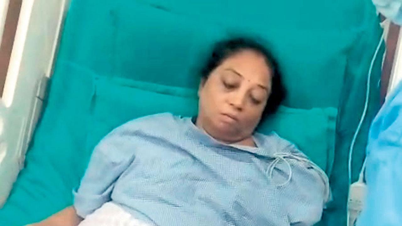 કાઠમાંડુની હૉસ્પિટલમાં સારવાર લઈ રહેલાં હંસા સોલંકી.