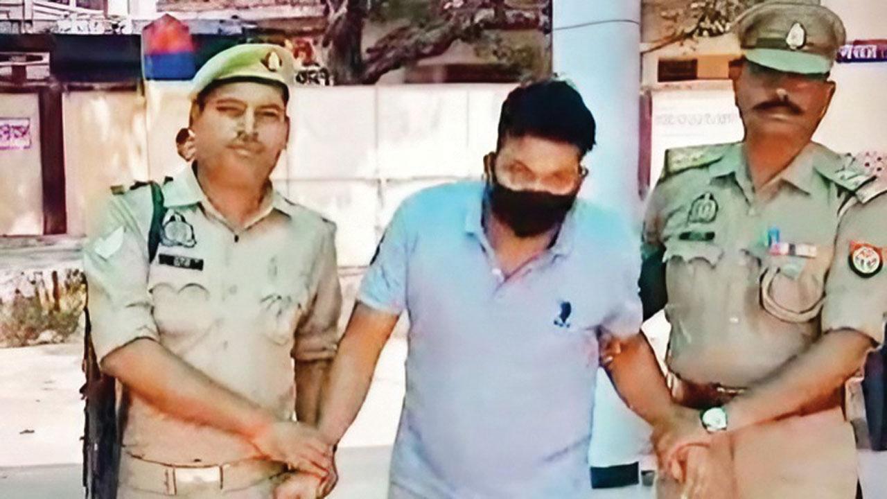 પોલીસે રાશિદને પકડી લીધો હતો.