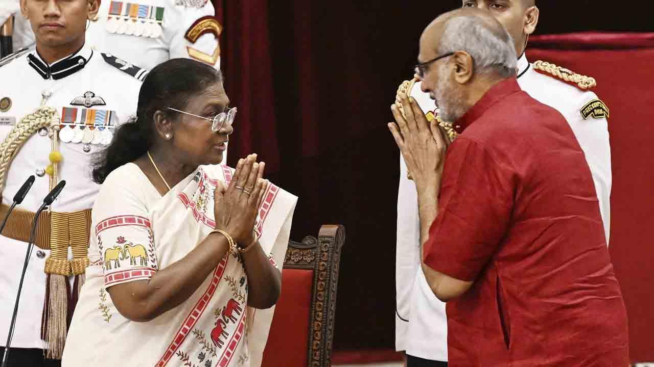 Photos:સીપી રાધાકૃષ્ણન બન્યા 15મા ઉપરાષ્ટ્રપતિ, રાષ્ટ્રપતિ મુર્મૂને કર્યા પ્રણામ