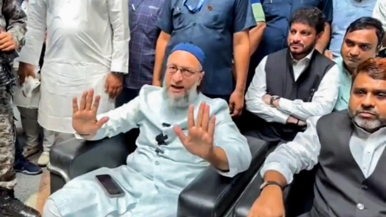 AIMIM સાંસદ અસદુદ્દીન ઓવૈસી બુધવારે કિશનગંજમાં `આઈ લવ મોહમ્મદ` વિવાદ અંગે વાત કરી હતી (તસવીર: એજન્સી)