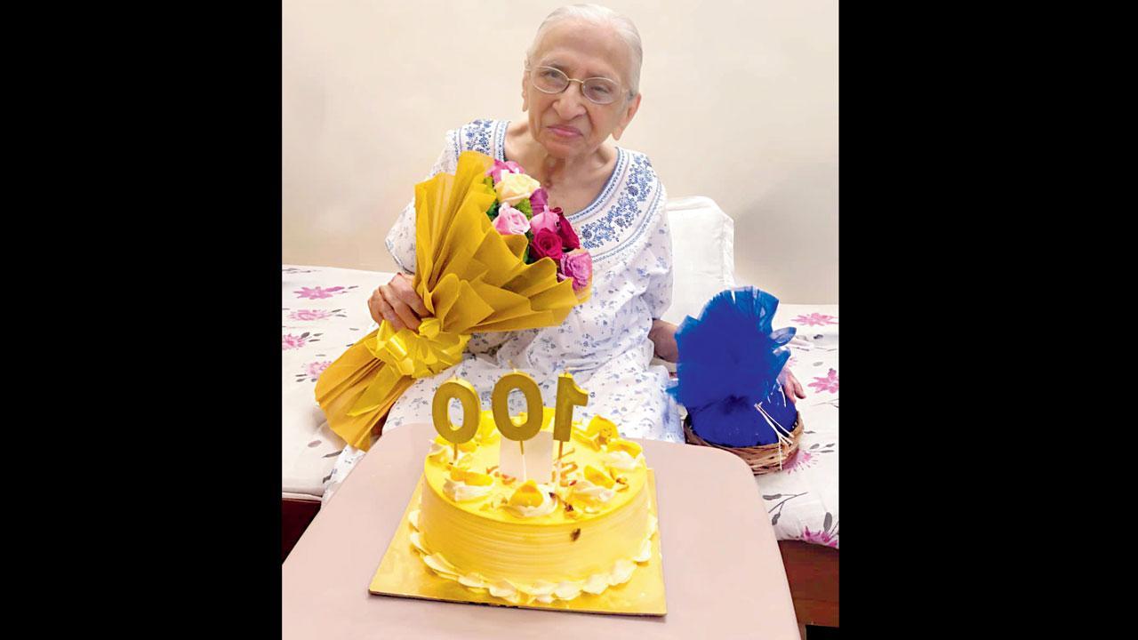 પહેલી સપ્ટેમ્બરે કેક કાપીને ૧૦૦મા જન્મદિવસની ઉજવણી કરી