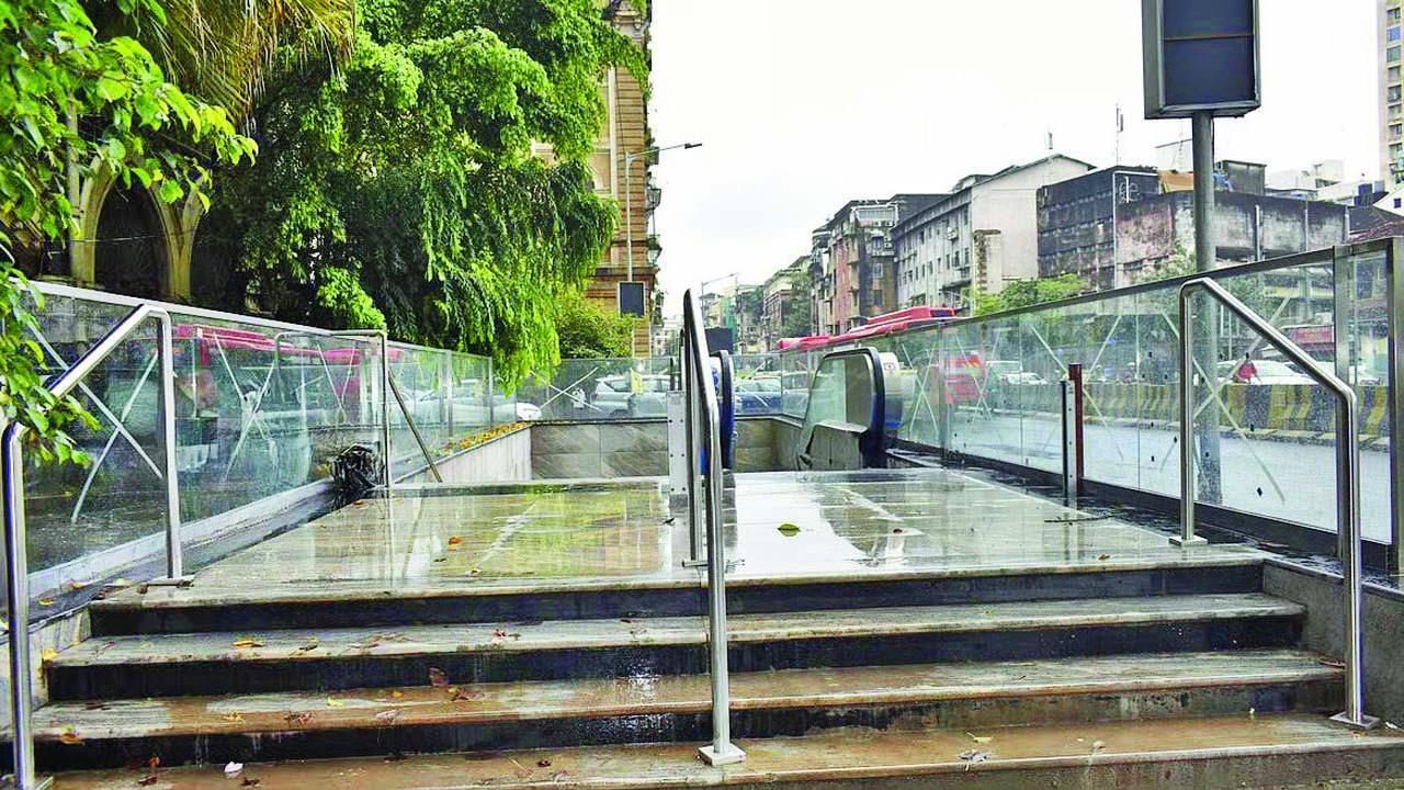 MMRCએ કહ્યું હતું કે ‘અહીં બેસાડવામાં આવેલાં એસ્કેલેટર પણ આઉટડોર યુઝ માટે બનાવવામાં આવ્યાં છે`