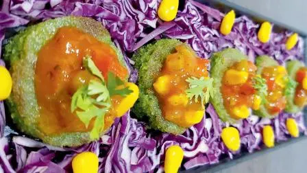 પાલક ઢોકલા વિથ મેક્સિકન ટૉપિંગ