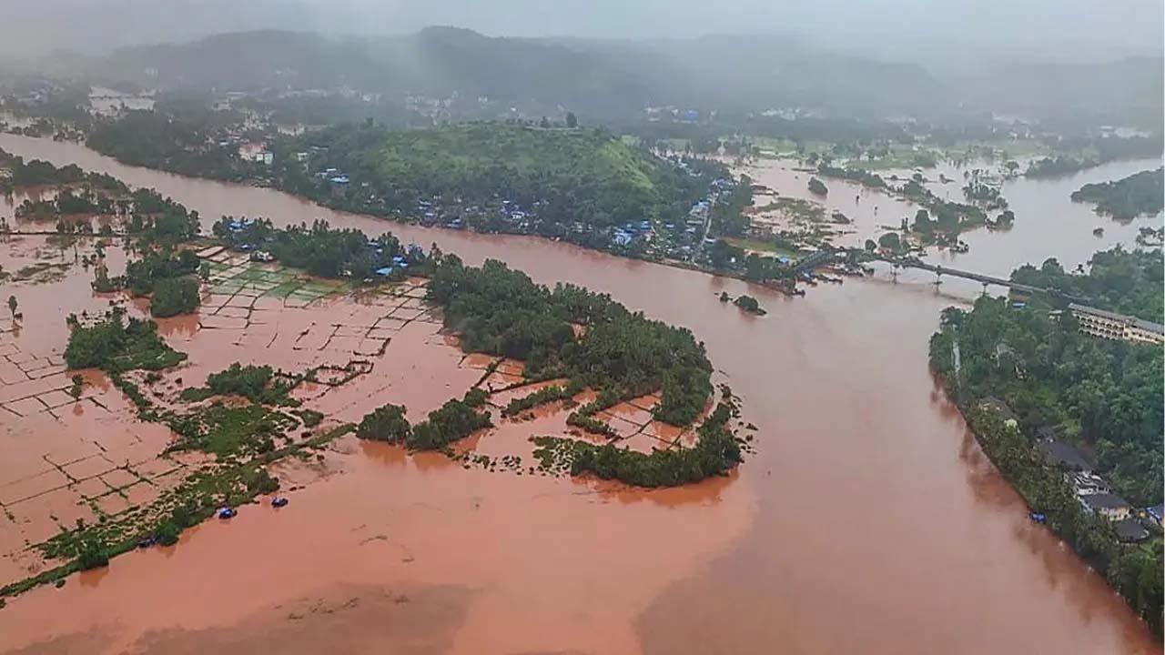 પૂરગ્રસ્ત લોકો માટે રાજ્ય સરકાર ઉપરાંત હવે રાજ્યનાં મોટાં-મોટાં મંદિરોનાં ટ્રસ્ટો દ્વારા પણ સહાય આપવામાં આવી રહી છે