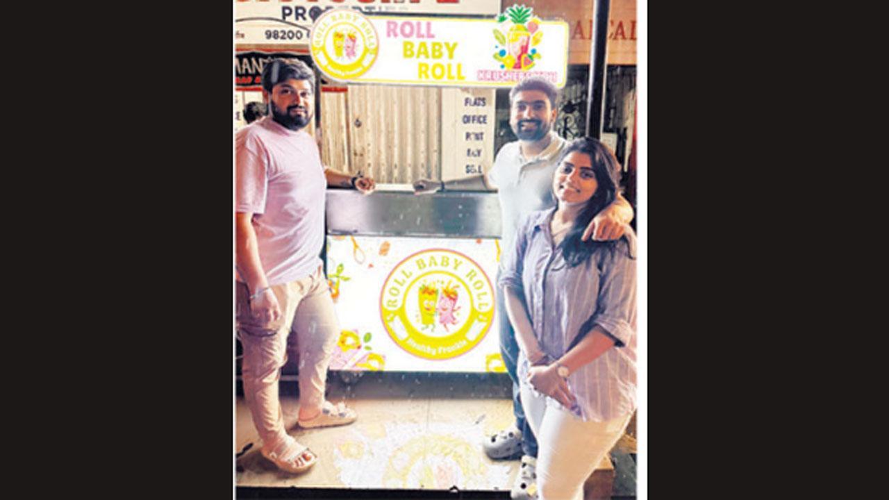 રોલ બેબી રોલ, UFO ફ્રાઇસની બાજુમાં, ડીમાર્ટની સામે, મહાવીરનગર, કાંદિવલી (વેસ્ટ)
