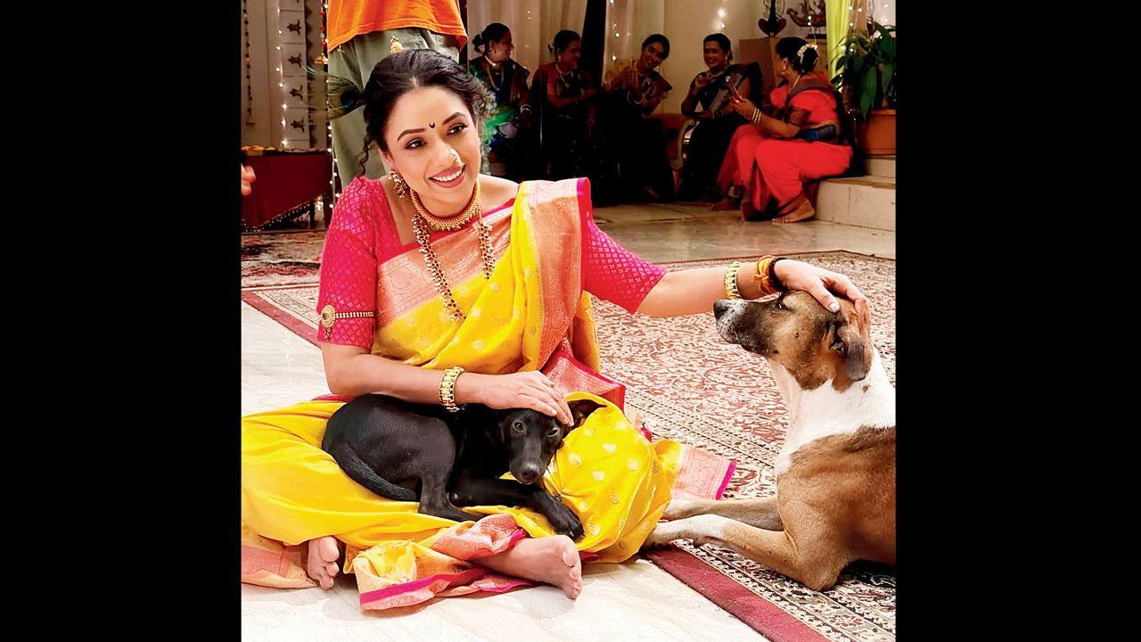 રૂપાલી ગાંગુલી સેટ પર