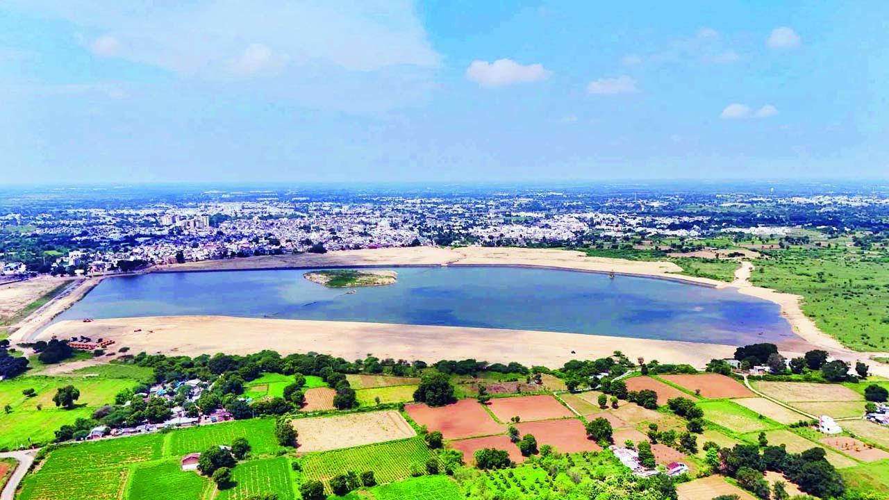 સિદ્ધપુરમાં નિર્માણ પામેલું હીરાબા સરોવર.
