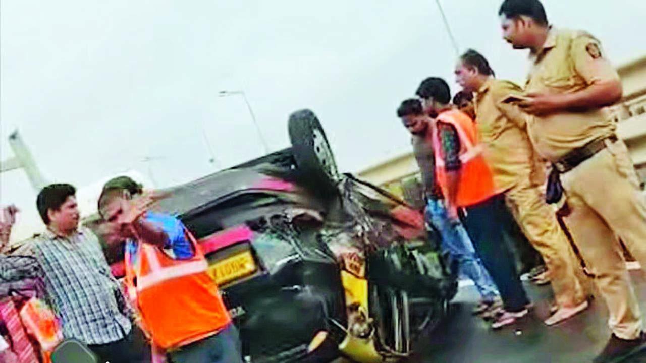 ડ્રાઇવર વિરુદ્ધ રૅશ ડ્રાઇવિંગની ફરિયાદ નોંધીને ક્લોઝ્ડ-સર્કિટ ટેલિવિઝન (CCTV) કૅમેરાનાં ફુટેજ ચકાસીને તેની શોધ શરૂ કરી છે.