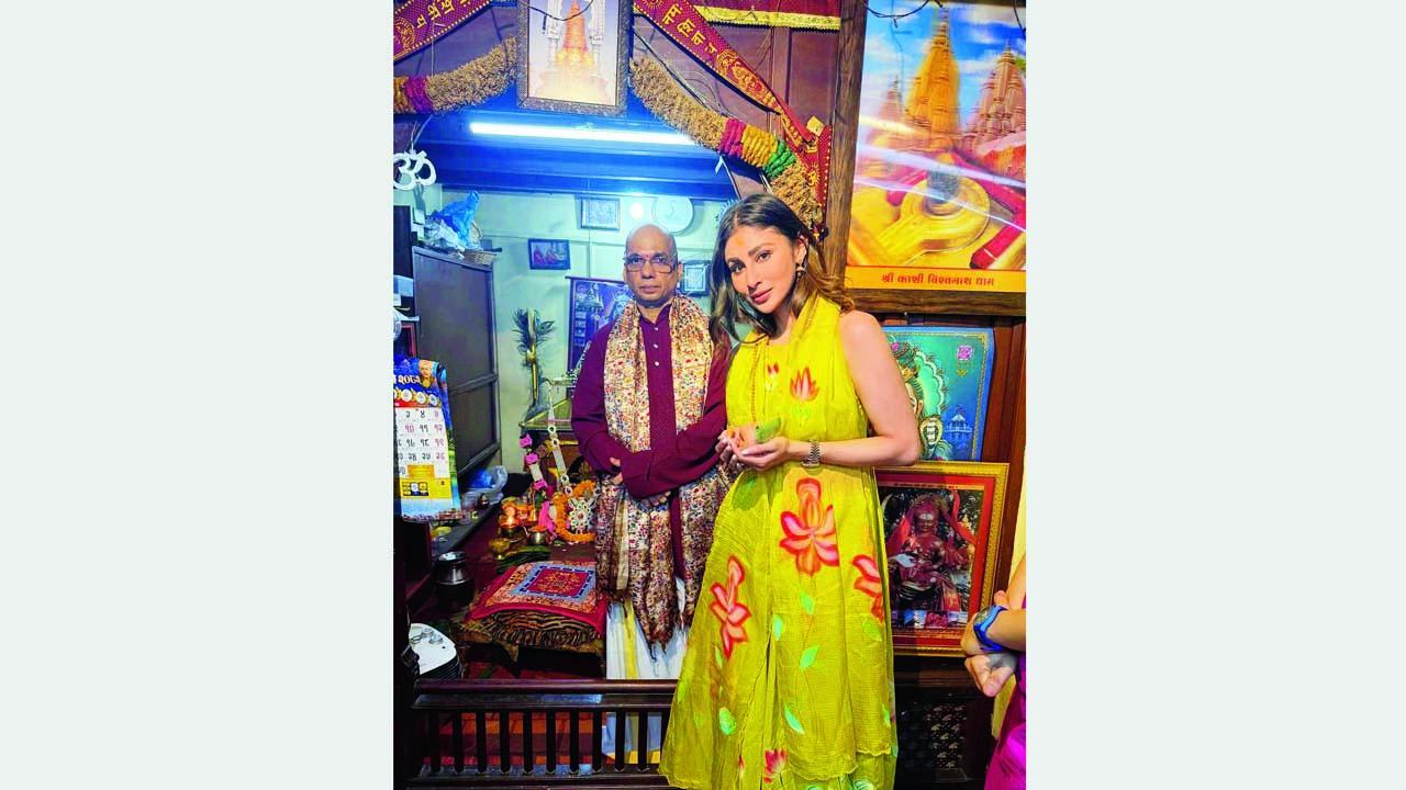 મૌની રૉયે હાલમાં નેપાલનો પ્રવાસ ખેડીને પશુપતિનાથનાં દર્શન કર્યાં