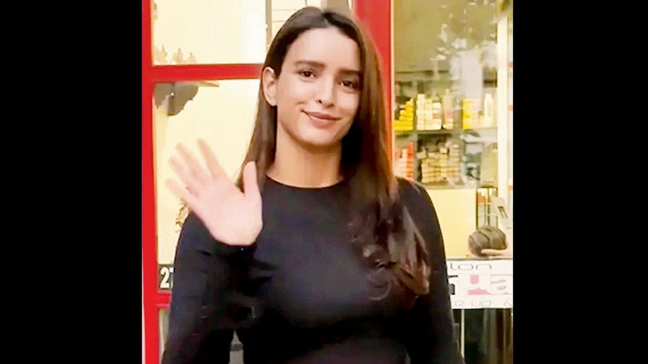 તૃપ્તિનો આ નવો લુક સોશ્યલ મીડિયામાં વાઇરલ થઈ રહ્યો છે