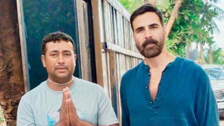 અક્ષય કુમારને મળવા રાજકોટનો યુવક ૭૦૦ કિલોમીટર ખુલ્લા પગે ચાલીને મુંબઈ આવ્યો