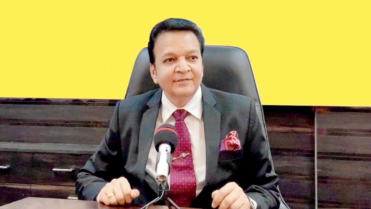 સંખ્યાબંધ મૅનેજમેન્ટ અવૉર્ડ્‍સથી સન્માનિત થયેલા અંબરીષ છેડા અગ્રણી બિઝનેસ મેન્ટર છે