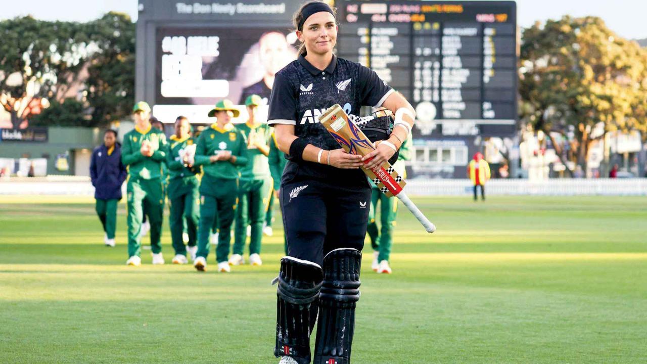 અણનમ ૧૭૯ રનની સૉલિડ ઇનિંગ્સ રમીને કૅપ્ટન મેલી કેરે ટીમને ઐતિહાસિક જીત અપાવી હતી.