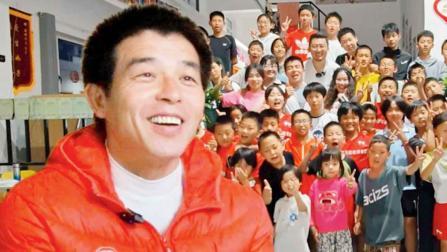 ડ્રીમ હોમમાં બાળકો સાથે સુપરડૅડ બાઈ જિયાન. 