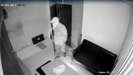 રાતે ચોરી કરવા દુકાનમાં ઘૂસેલો ચોર AC ચાલુ કરીને ૬ કલાક સૂઈ ગયો