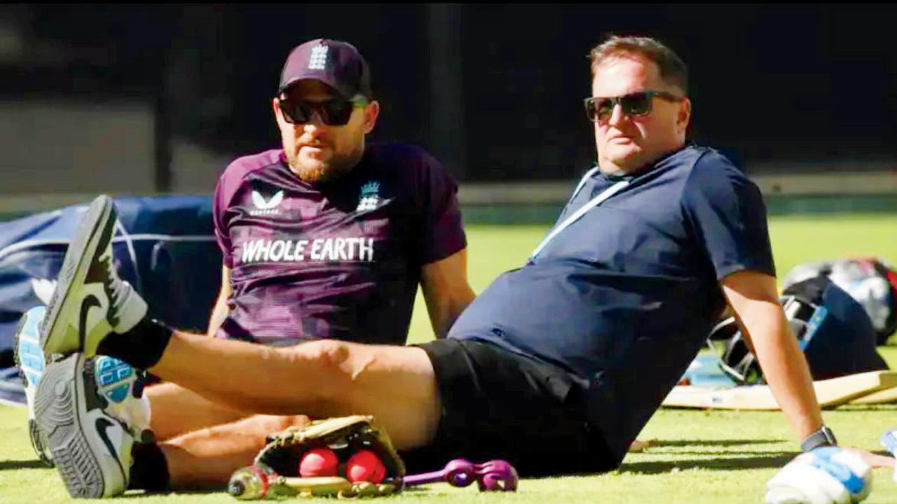 ઇંગ્લૅન્ડનો હેડ કોચ બ્રેન્ડન મૅક્લમ અને મૅનેજિંગ ડિરેક્ટર રૉબ કી.