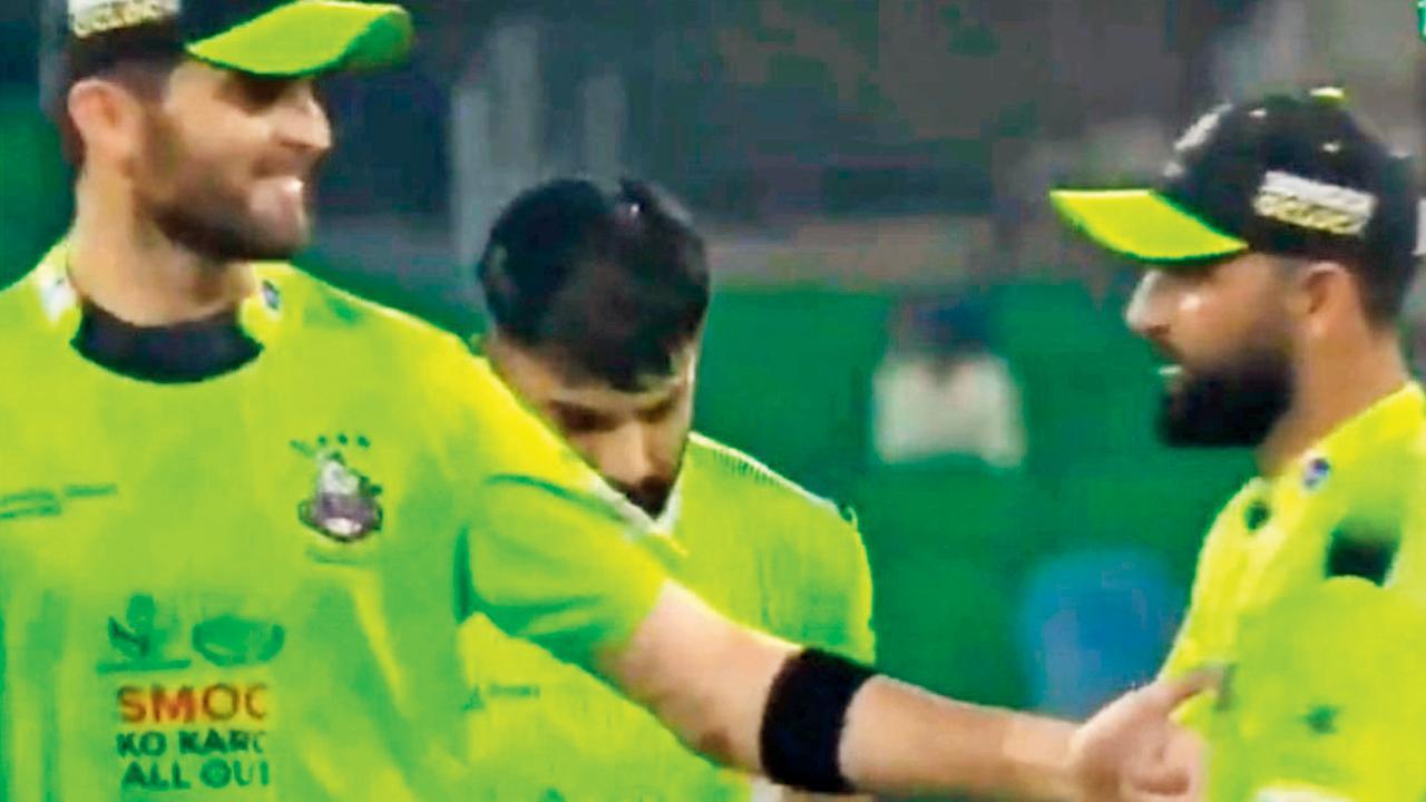 પાકિસ્તાન સુપર લીગમાં બૉલ-ટૅમ્પરિંગ બદલ ફખર ઝમાન પર બે મૅચનો પ્રતિબંધ