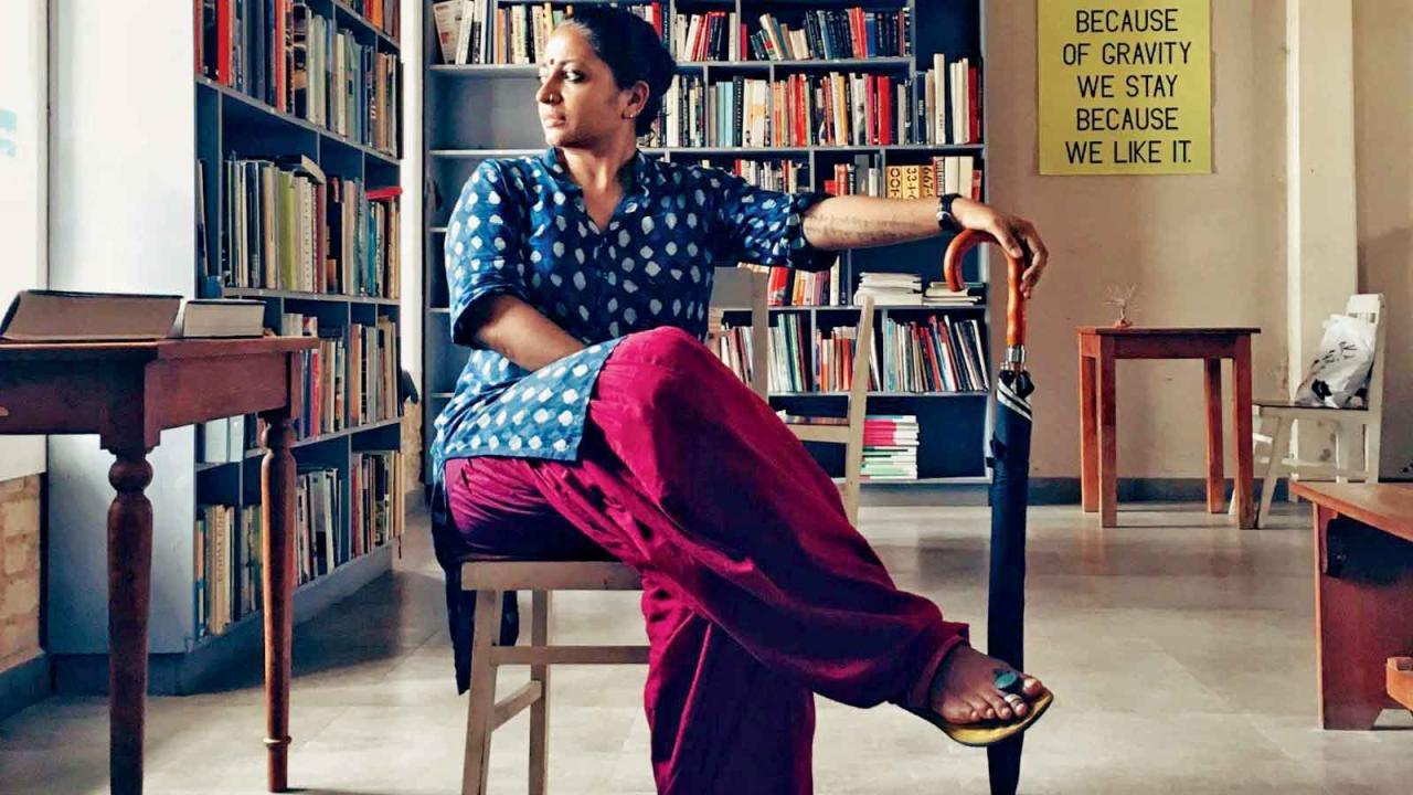 બહુમુખી કલાકાર ઇન્દુ ઍન્ટની મેડિસિનની પ્રૅક્ટિસ સાથે ફોટોગ્રાફીનાં નાનાં-મોટાં અસાઇનમેન્ટ લેતાં હતાં.  ધીરે-ધીરે મેડિકલ ફીલ્ડ છોડીને તેઓ ફુલટાઇમ આર્ટિસ્ટ બની ગયાં.