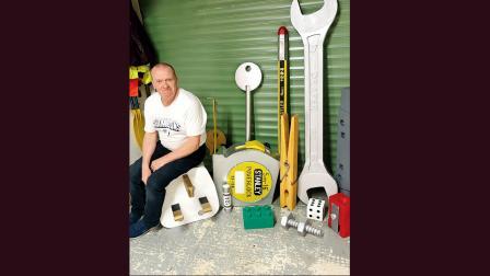 નવરા બેઠા આ ભાઈ જાયન્ટ ચીજો બનાવે છે‍