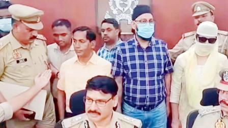 ગઈ કાલે કાનપુર પોલીસે કિડની વેચવાનું રૅકેટ ચલાવતા પાંચ ડૉક્ટરોની ધરપકડ કરી હતી.