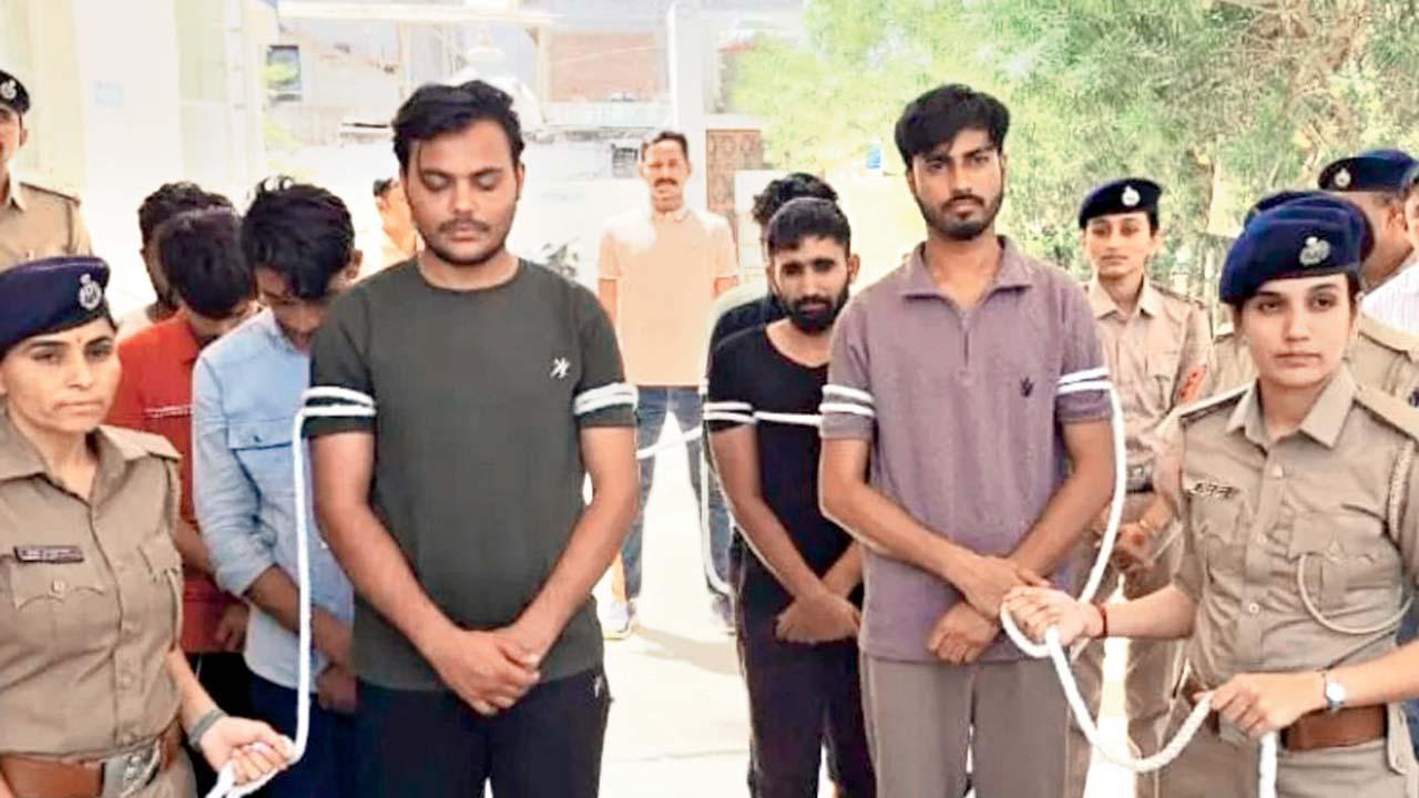 પકડાયેલા આરોપીઓ.