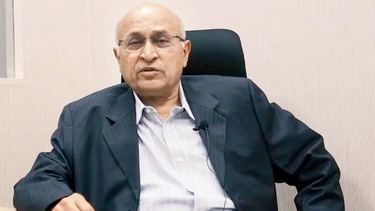 પ્રવાસના શોખીન અને ઇન્ડસ્ટ્રિયલિસ્ટ મહેશ શાહ કાંદિવલી એજ્યુકેશન સોસાયટીના પ્રેસિડન્ટ છે