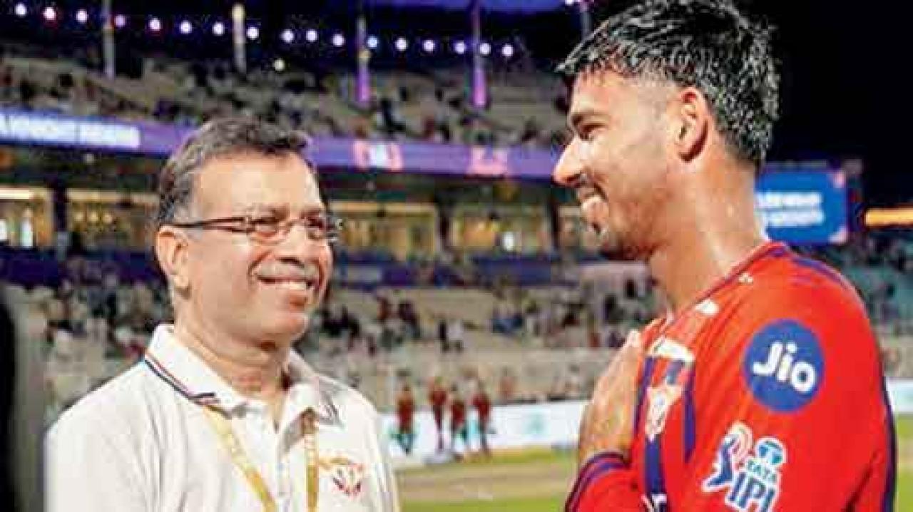 લખનઉની ટીમના માલિક અને બિઝનેસમૅન સંજીવ ગોયનકા અને મુકુલ ચૌધરી