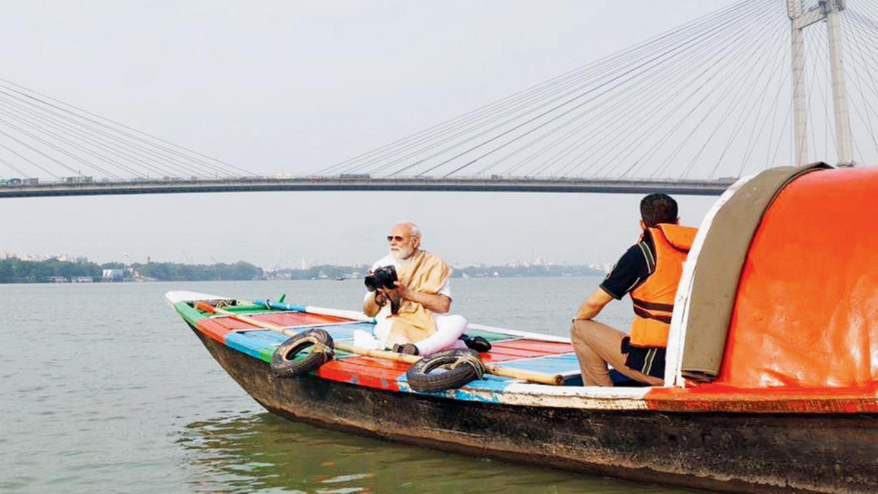 સોશ્યલ મીડિયા પર આ નૌકાવિહારની તસવીરો શૅર કરી નરેન્દ્ર મોદીએ