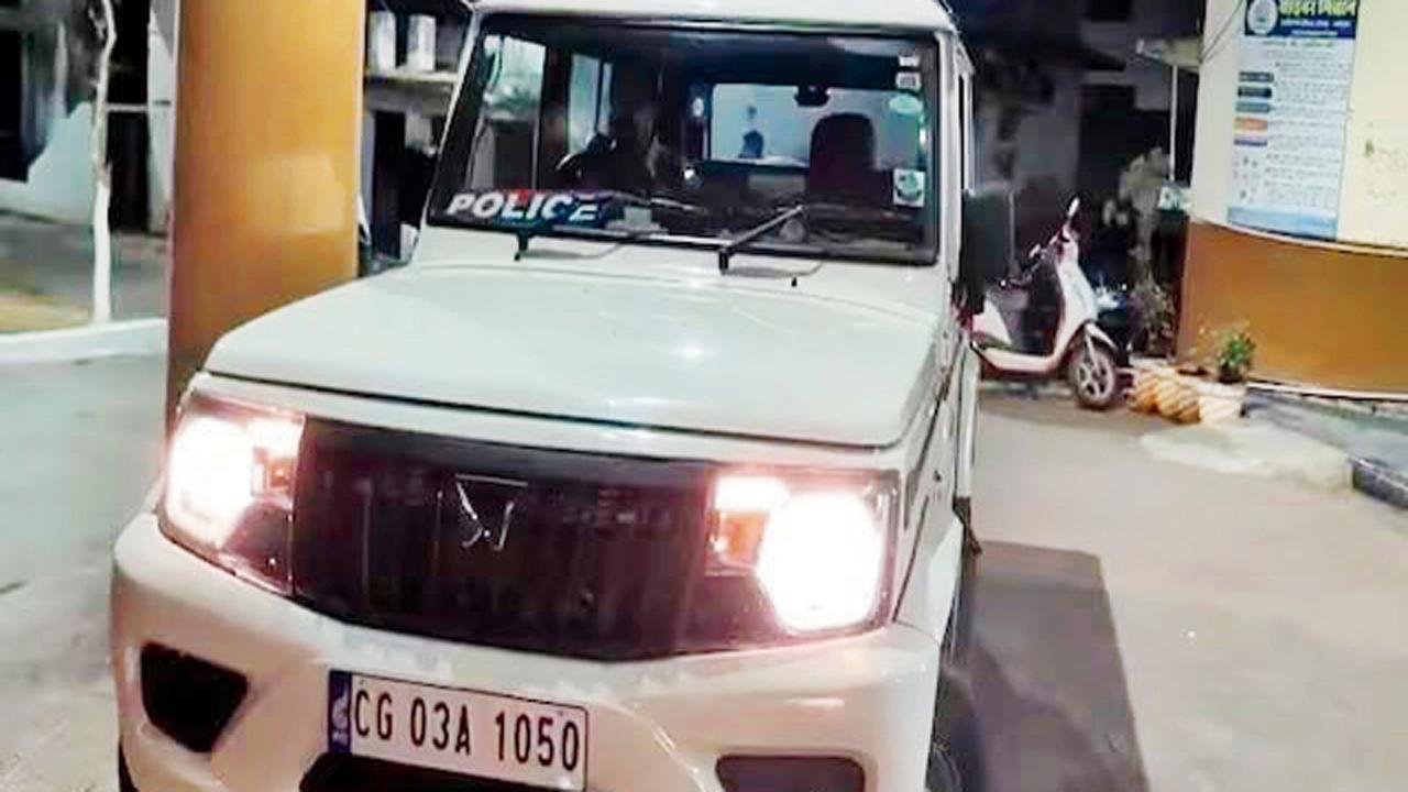 પોલીસની કાર ચોરો ઉઠાવી ગયા