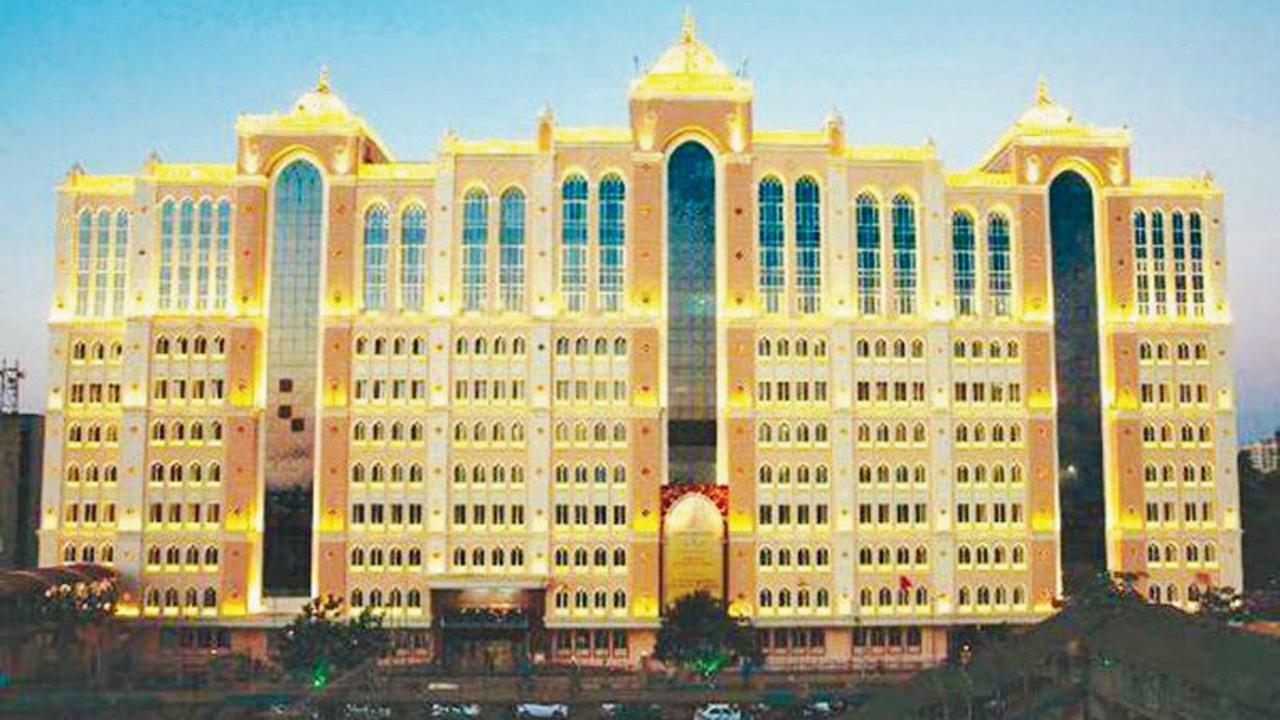 ચર્ની રોડ સ્ટેશન સામે આવેલી સૈફી હૉસ્પિટલ