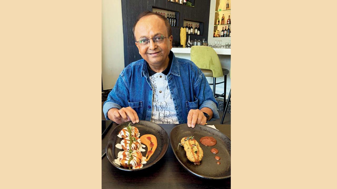 પાણીપૂરી અને એના પર દહીંનો નાનો બૉલ