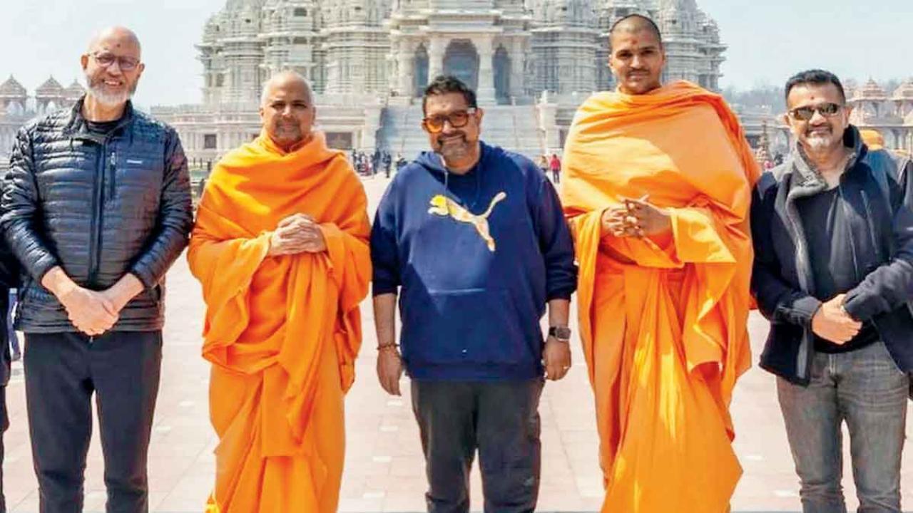 શંકર-એહસાન-લૉયની ત્રિપુટીએ અમેરિકામાં સ્વામીનારાયણ મંદિરની મુલાકાત લઈને ટૂરનો કર્યો પ્રારંભ