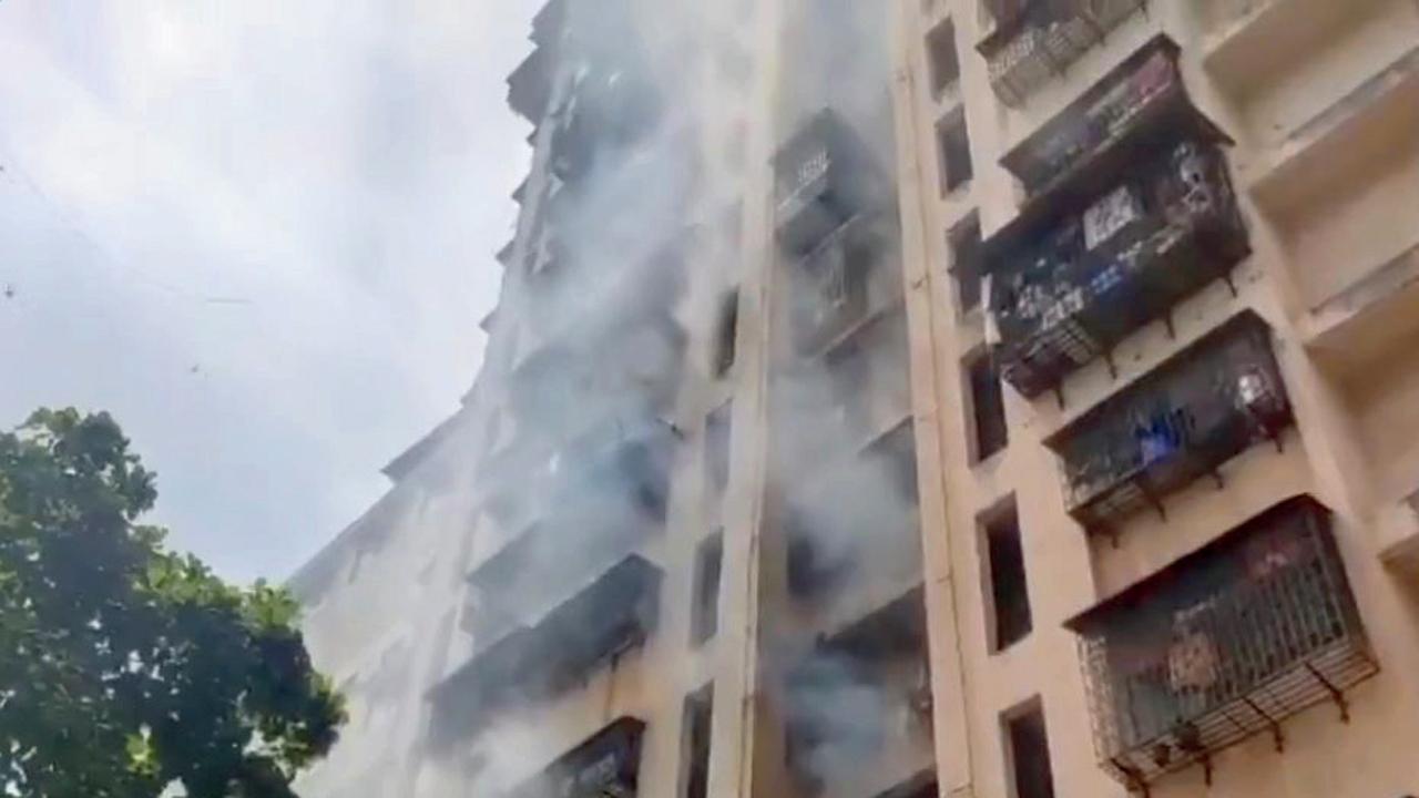 તાડદેવના બિલ્ડિંગના ત્રીજા માળે લાગેલી આગ