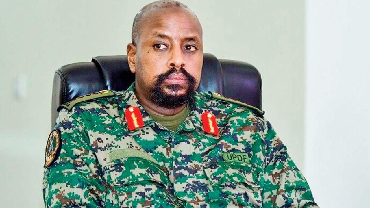 યુગાન્ડાના આર્મી ચીફ મુહૂઝી કાઇનેરુગાબા