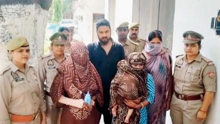 કાનપુરમાં રિક્ષામાં લૂંટ ચલાવતી ઊલટી ગૅન્ગ પકડાઈ