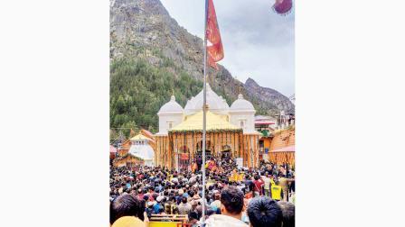 ગઈ કાલે યમુનોત્રી ધામ ખૂલે એ પહેલાં જ ભાવિકોની જબરી ભીડ જમા થઈ હતી.