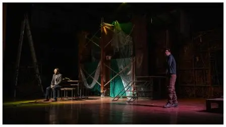 નાટકમાં ગોપાલ દત્ત અને રોહિત ચૌધરી જેવા NSD (National School of Drama)ના અનુભવી કલાકારો છે.