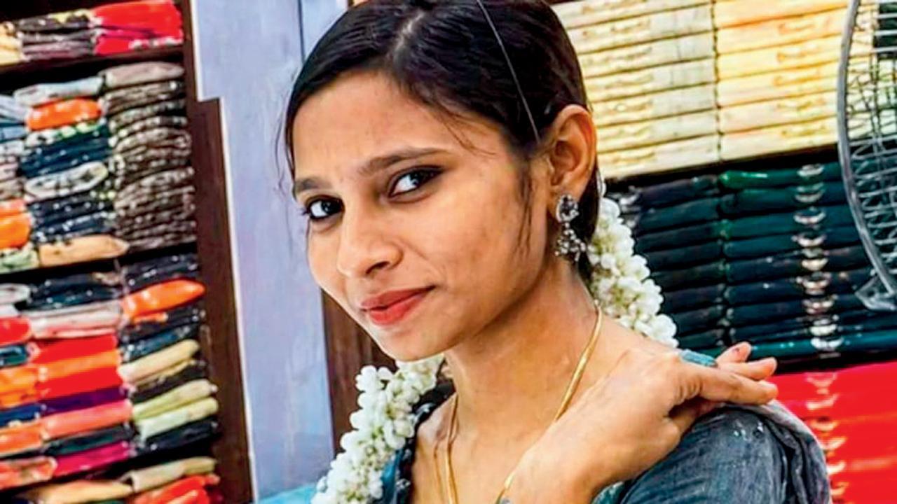 ૨૫ વર્ષની મોનિકા