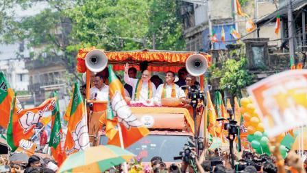 ગઈ કાલે કલકત્તાના ભવાનીપુરમાં રૅલી દરમ્યાન અમિત શાહ.