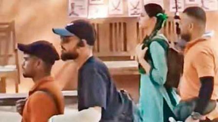 શક્તિ શાલિનીના સેટ પર અનીત પડ્ડા જોવા મળી સ્કૂલગર્લના લુકમાં