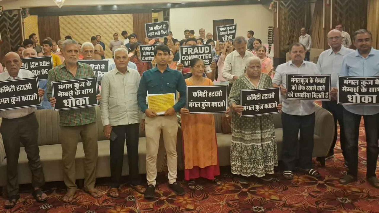 સોસાયટીના સભ્યોએ વિરોધ કર્યો હતો