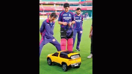 રિમોટ-કન્ટ્રોલથી ચાલતી કાર સાથે રમતા વૈભવ સૂર્યવંશી પાસે માગવામાં આવ્યું ડ્રાઇવિંગ લાઇસન્સ