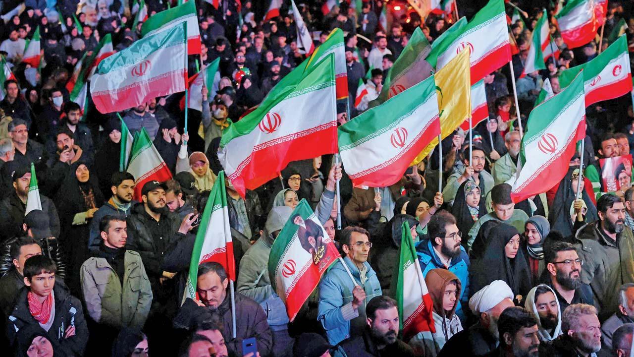 યુદ્ધવિરામ ઘોષિત થતાં તેહરાનમાં ઈરાનીઓએ જશન મનાવ્યો હતો અને રાહતનો દમ લીધો હતો.