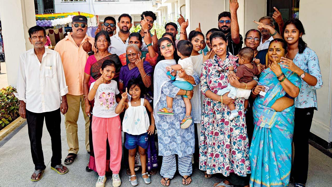 ચેન્નઈમાં એક પરિવારની ત્રણ જનરેશને મતદાન કર્યા પછી ફૅમિલી ફોટો પડાવ્યો હતો. 