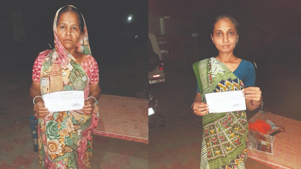 ઉમેદવારી પાછી ખેંચ્યાની પહોંચ સાથે ચિખલોડ બેઠકનાં અપક્ષ ઉમેદવાર ઈલા શર્મા અને ઉમેદવારી પાછી ખેંચ્યાની પહોંચ સાથે ચિખલોડ બેઠકનાં અપક્ષ ઉમેદવાર ધ્રુમા શર્મા. 