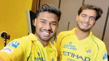 ડાબેથી કાર્તિક શર્મા અને સાથે પ્રશાંત વીર.