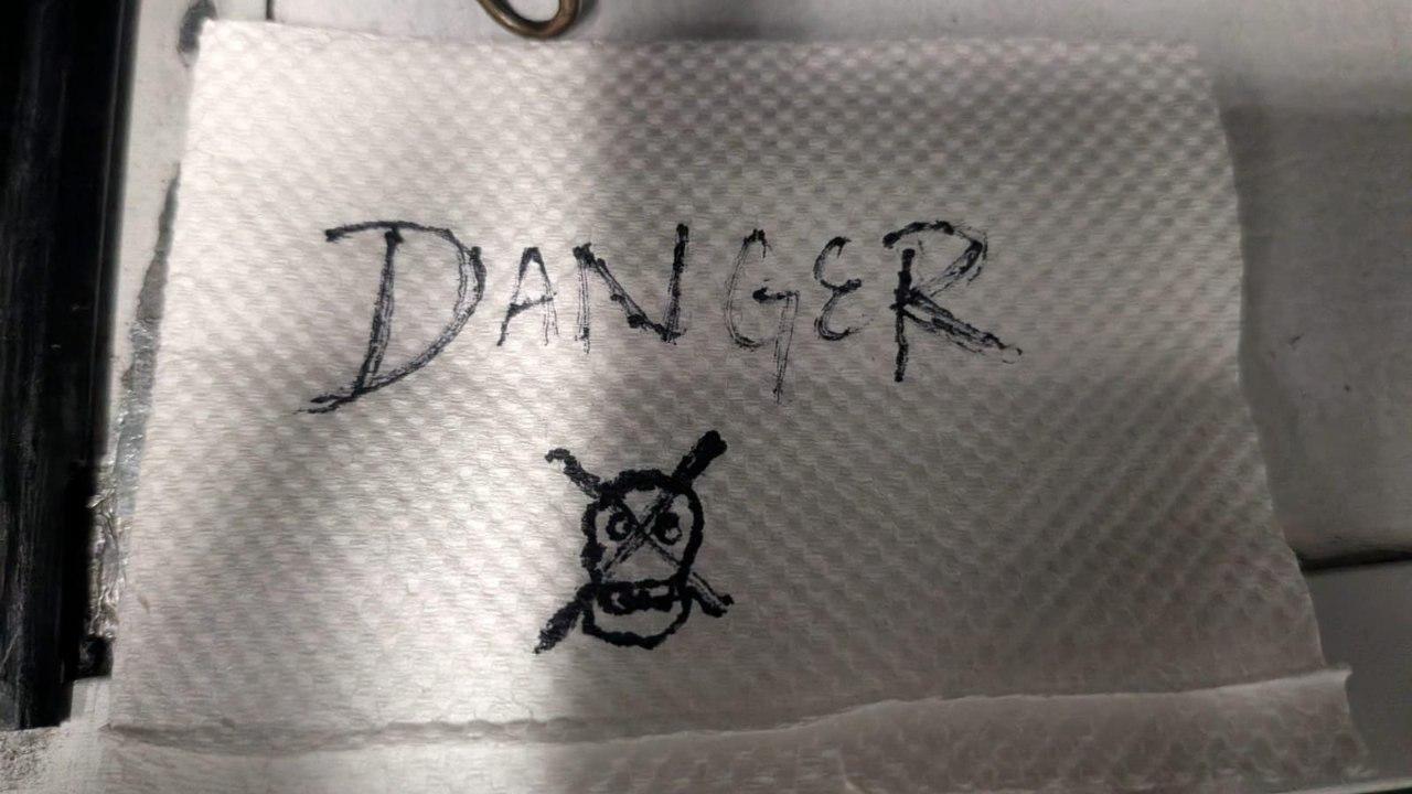 ફ્લાઇટના ટોયલેટમાં મળી આવ્યું `ડેન્જર` લખેલું ટિશ્યૂ પેપ