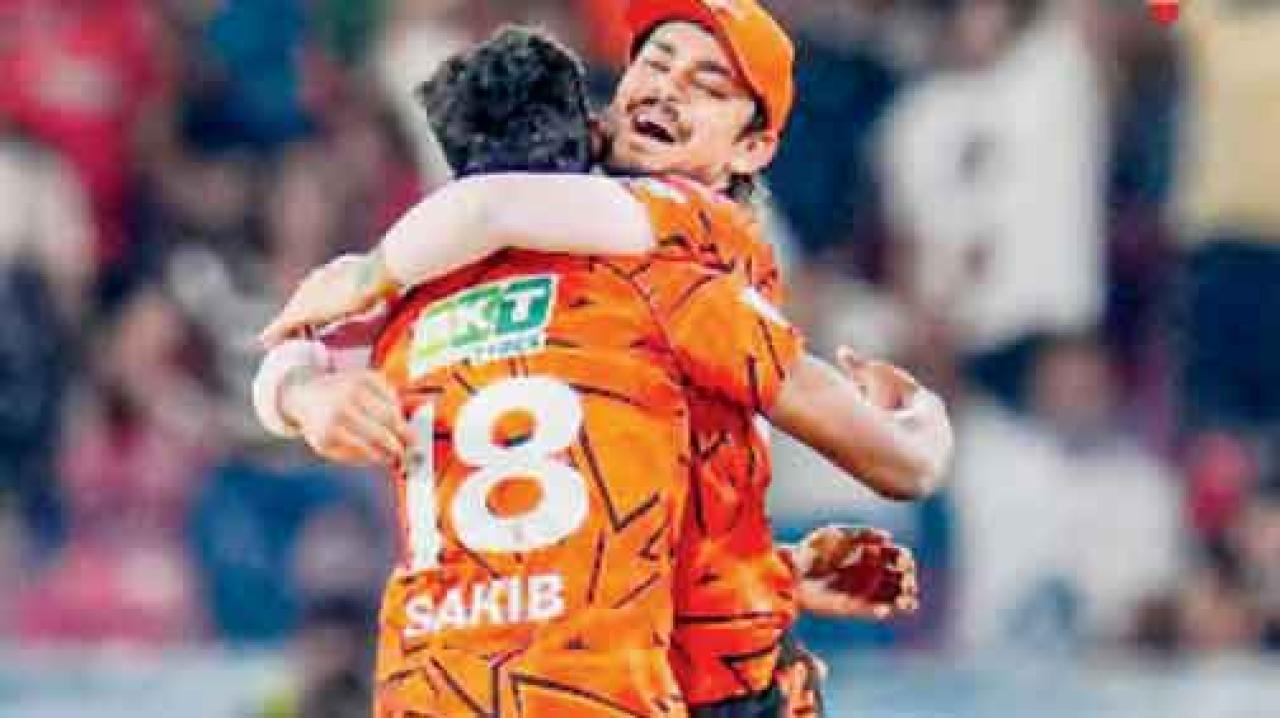 સાકિબ હુસેન અને ઇશાન કિશન