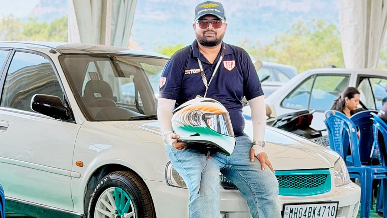 જાતે અસેમ્બલ કરેલી હૉન્ડા સિટી વીટેક કાર સાથે દેવાંગ કેનિયા